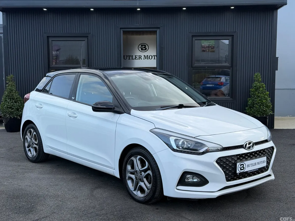 Hyundai i20 Hatchback, Petrol, 2019, White