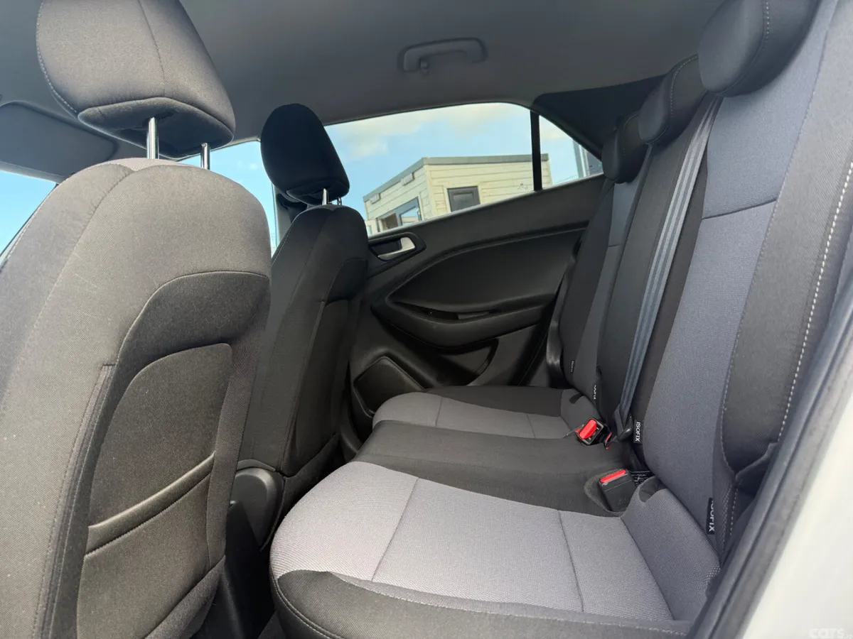 Hyundai i20 Hatchback, Petrol, 2019, White