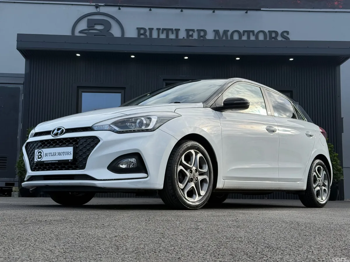 Hyundai i20 Hatchback, Petrol, 2019, White