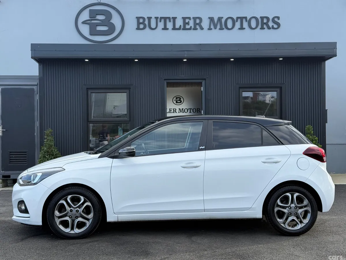 Hyundai i20 Hatchback, Petrol, 2019, White