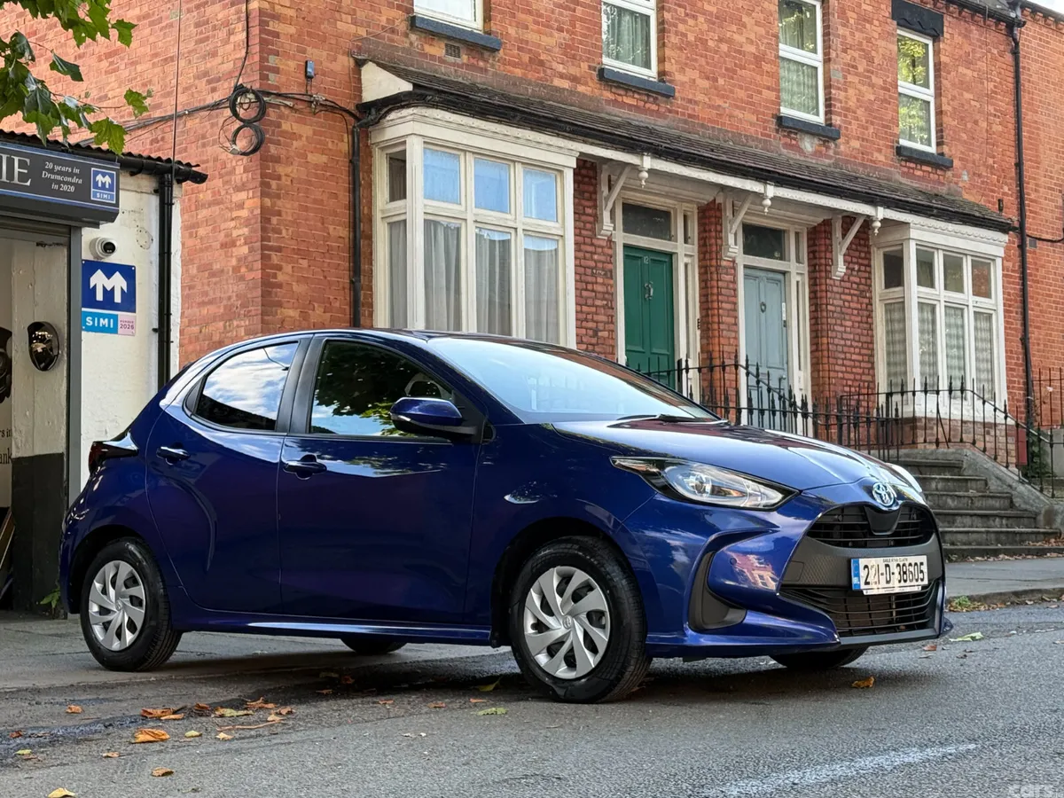 Toyota Yaris Hatchback, Petrol Hybrid, 2022, Blue