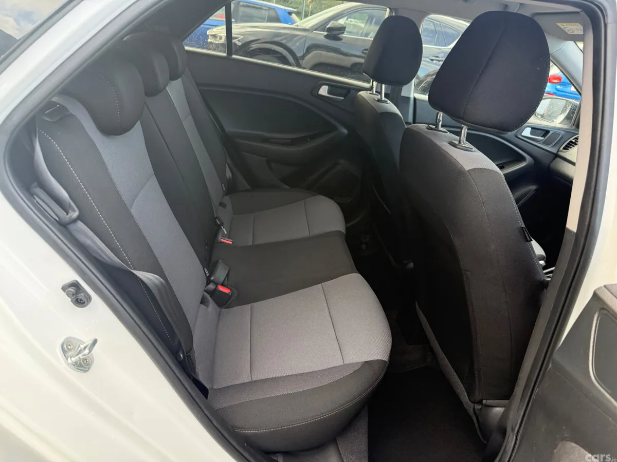 Hyundai i20 Hatchback, Petrol, 2019, White