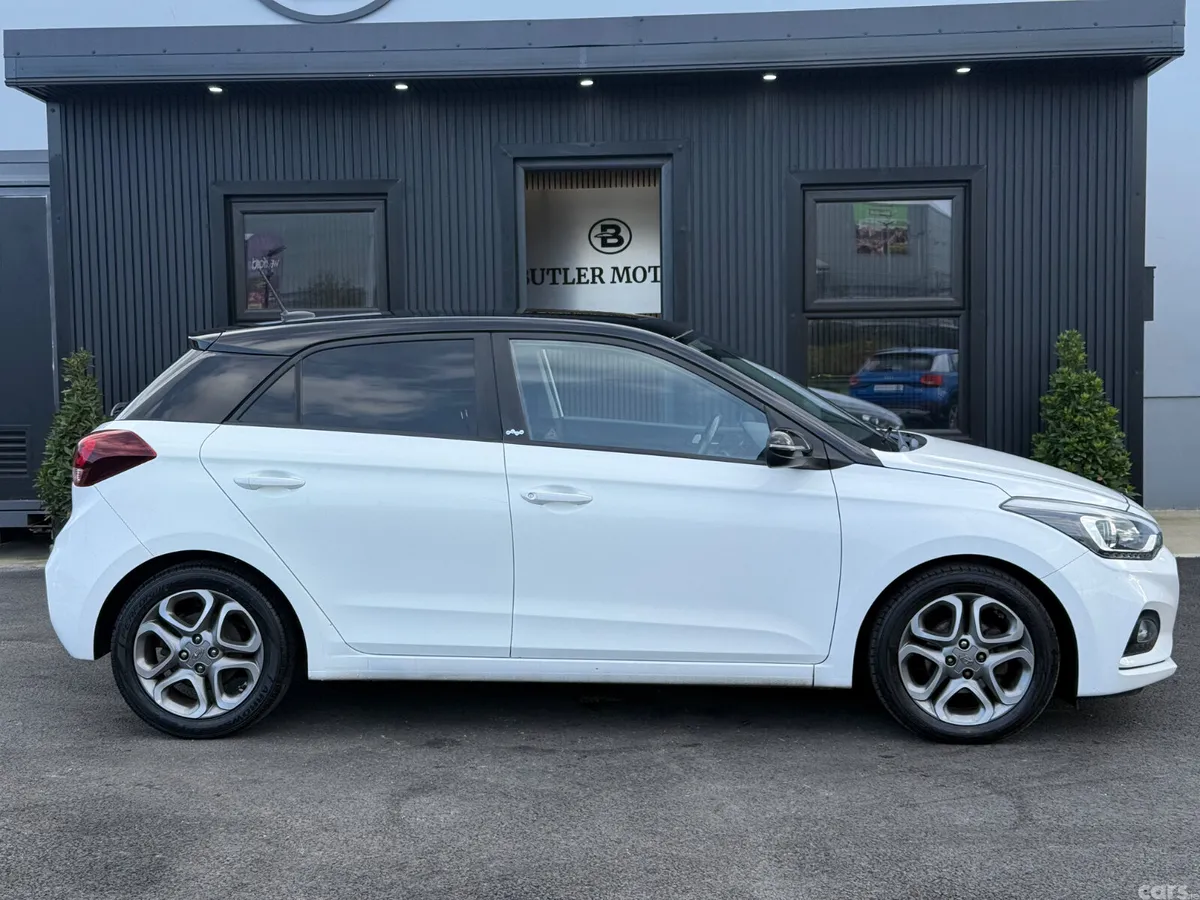 Hyundai i20 Hatchback, Petrol, 2019, White