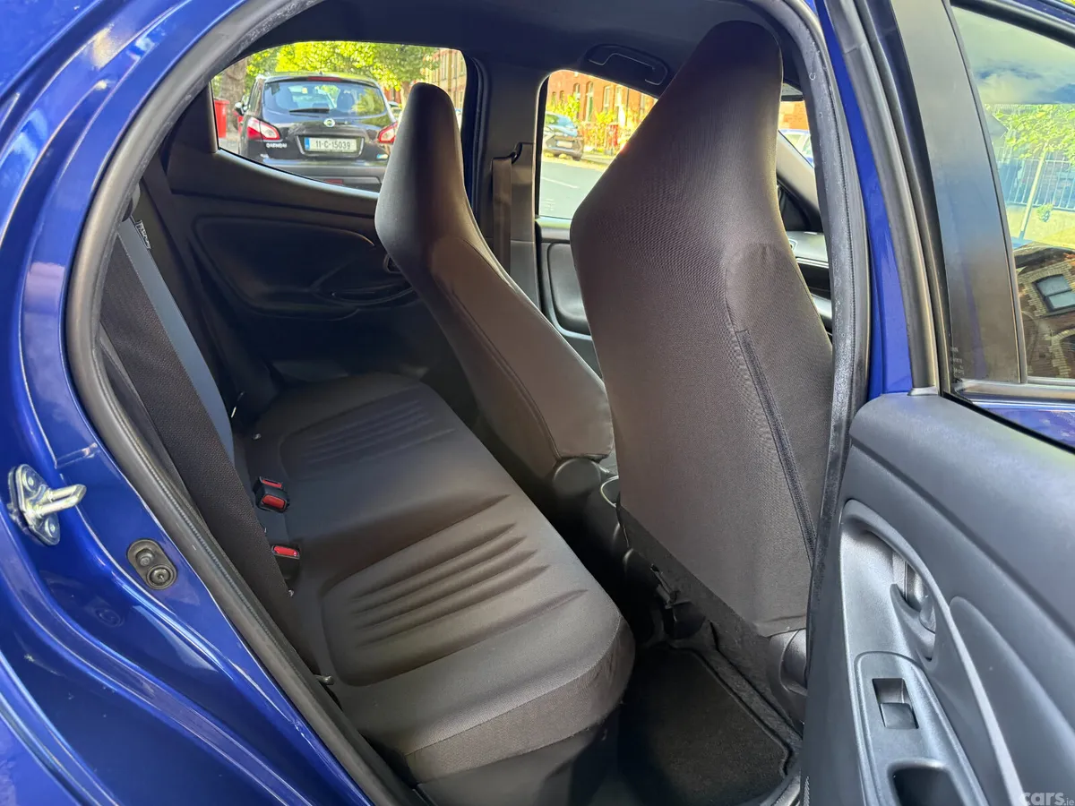 Toyota Yaris Hatchback, Petrol Hybrid, 2022, Blue