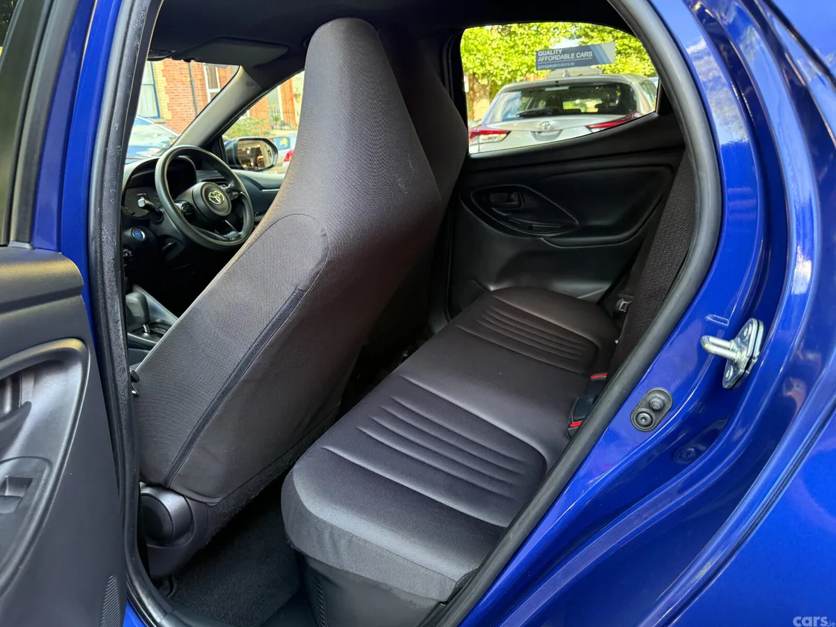 Toyota Yaris Hatchback, Petrol Hybrid, 2022, Blue