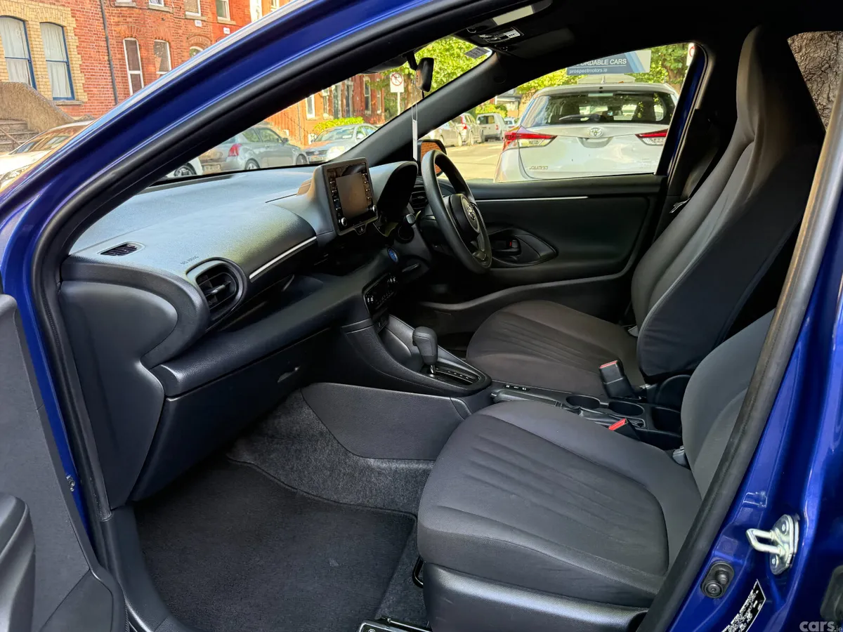 Toyota Yaris Hatchback, Petrol Hybrid, 2022, Blue