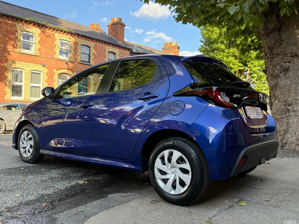 Toyota Yaris Hatchback, Petrol Hybrid, 2022, Blue