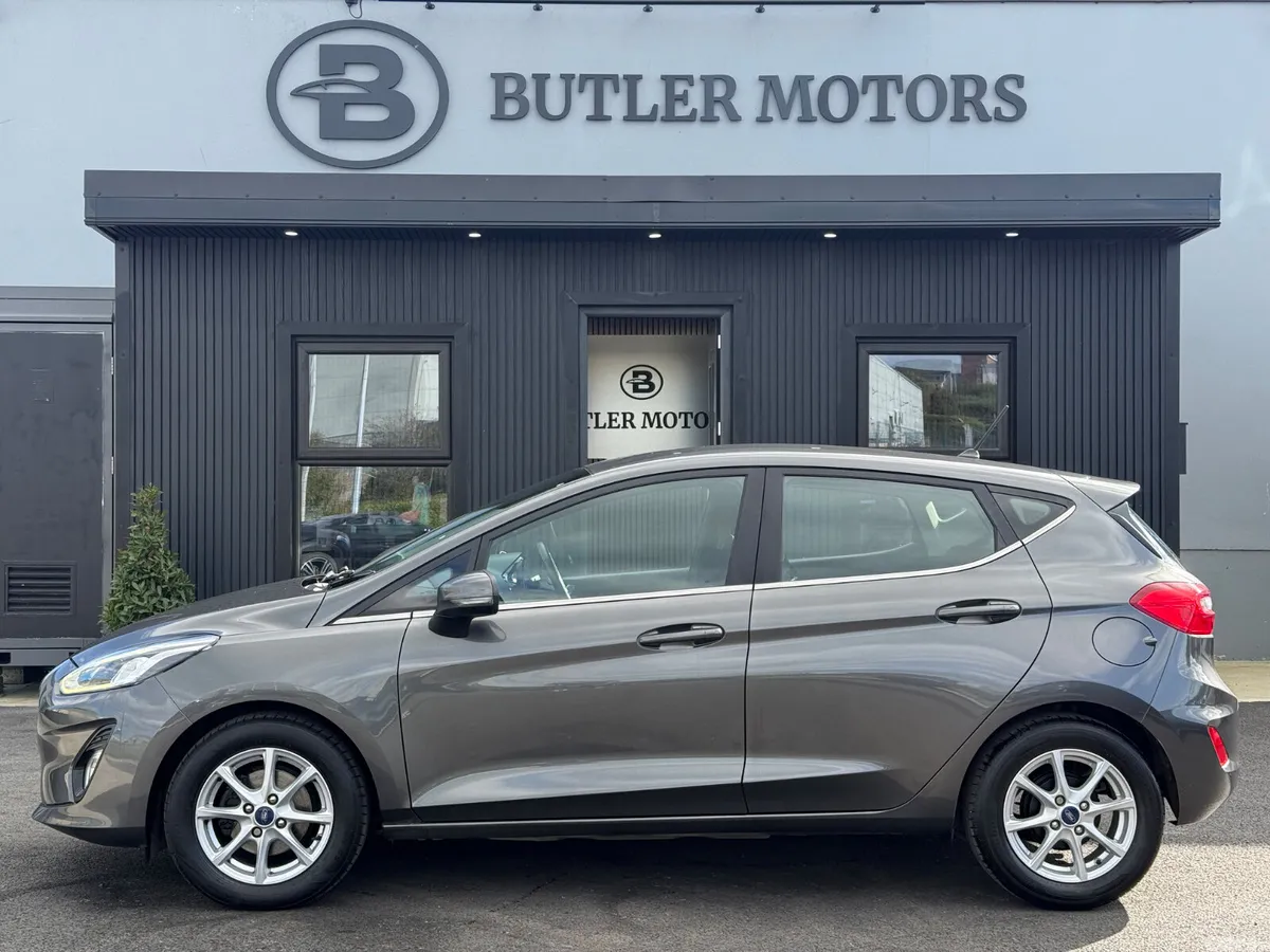 Ford Fiesta Hatchback, Petrol, 2018, Grey
