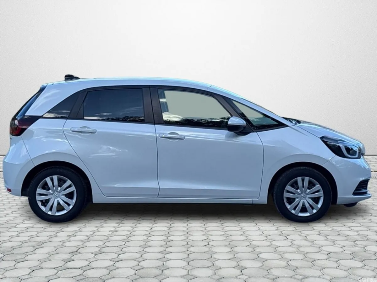Honda Fit Hatchback, Petrol Hybrid, 2022, White