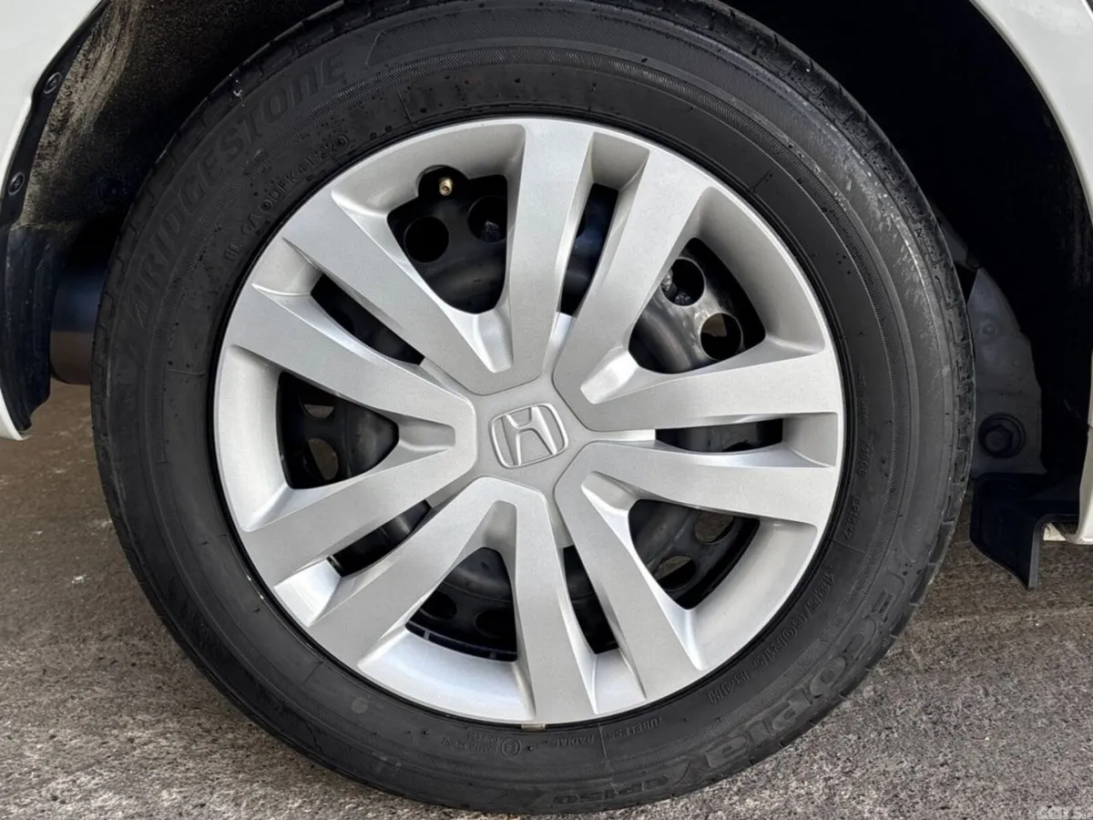 Honda Fit Hatchback, Petrol Hybrid, 2022, White