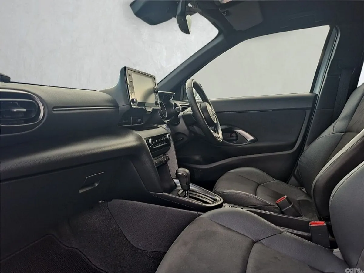Toyota Yaris Cross SUV, Petrol Hybrid, 2023, White