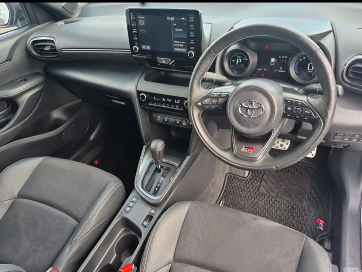 Toyota Yaris Cross SUV, Petrol Hybrid, 2023, White