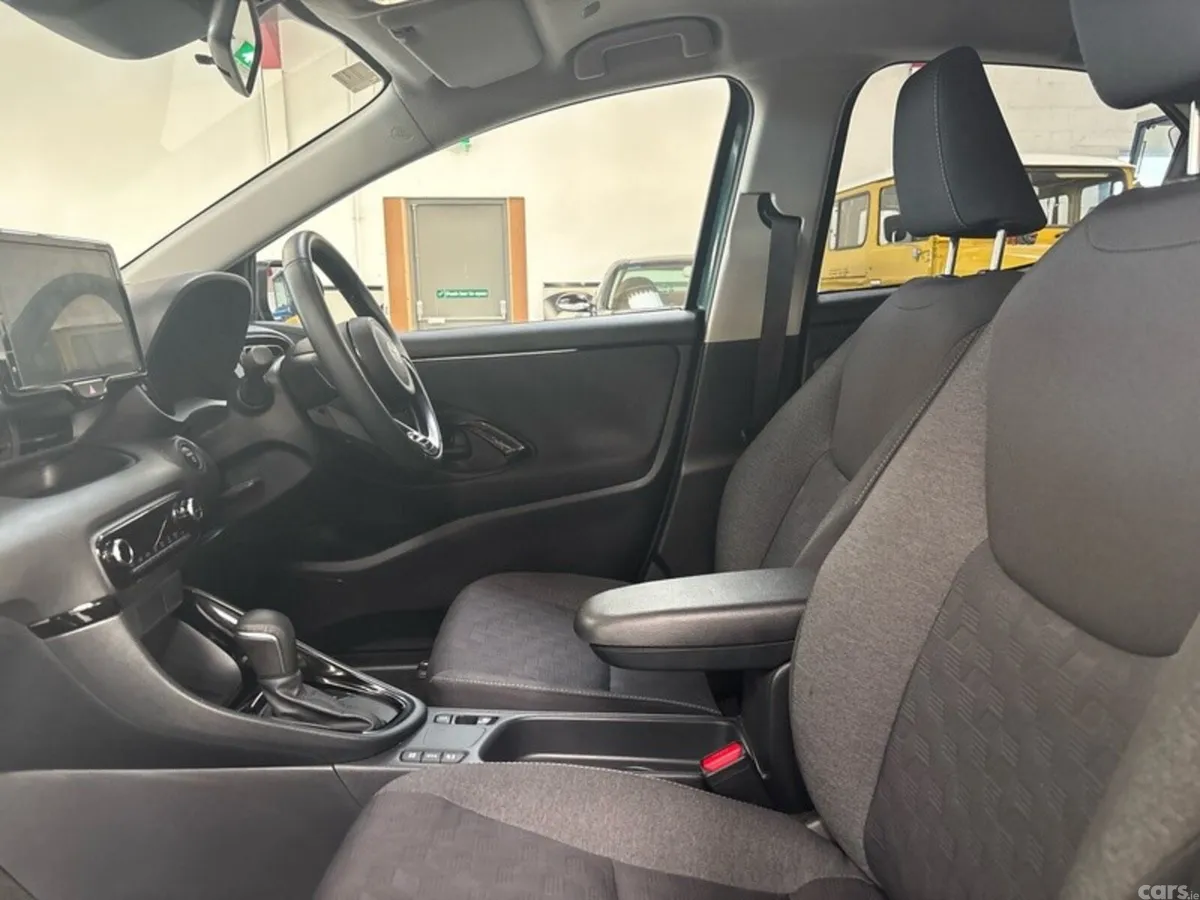 Toyota Yaris Hatchback, Petrol Hybrid, 2026, Green