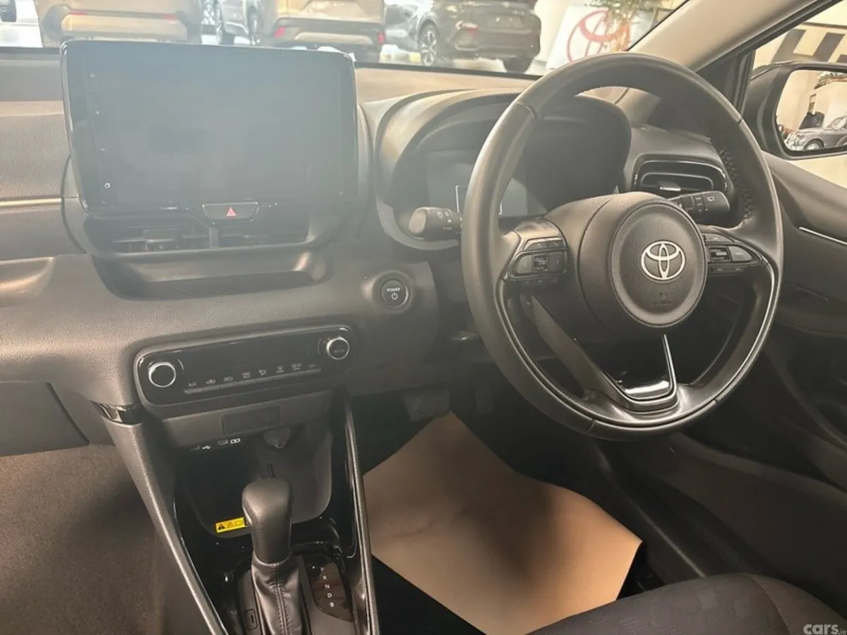 Toyota Yaris Hatchback, Petrol Hybrid, 2026, Green
