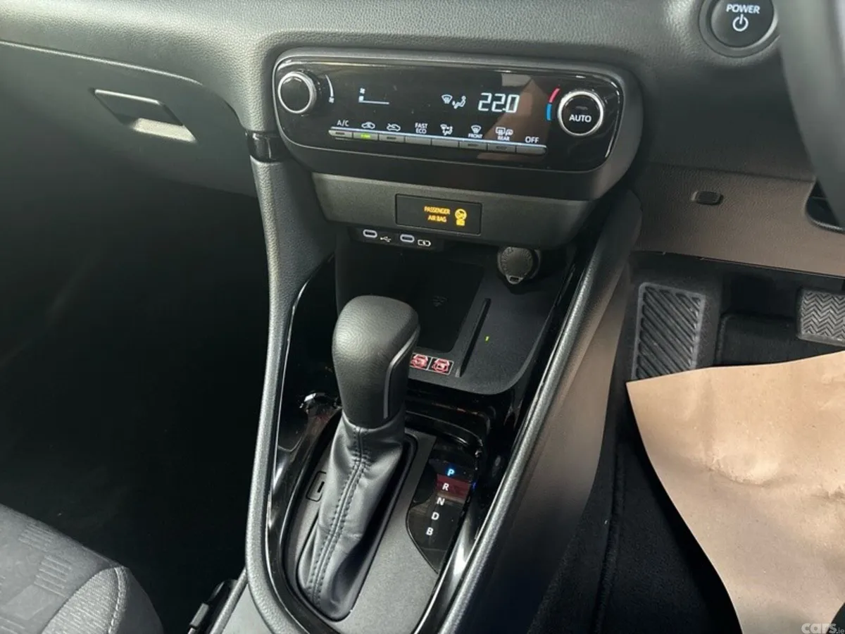 Toyota Yaris Hatchback, Petrol Hybrid, 2026, Green