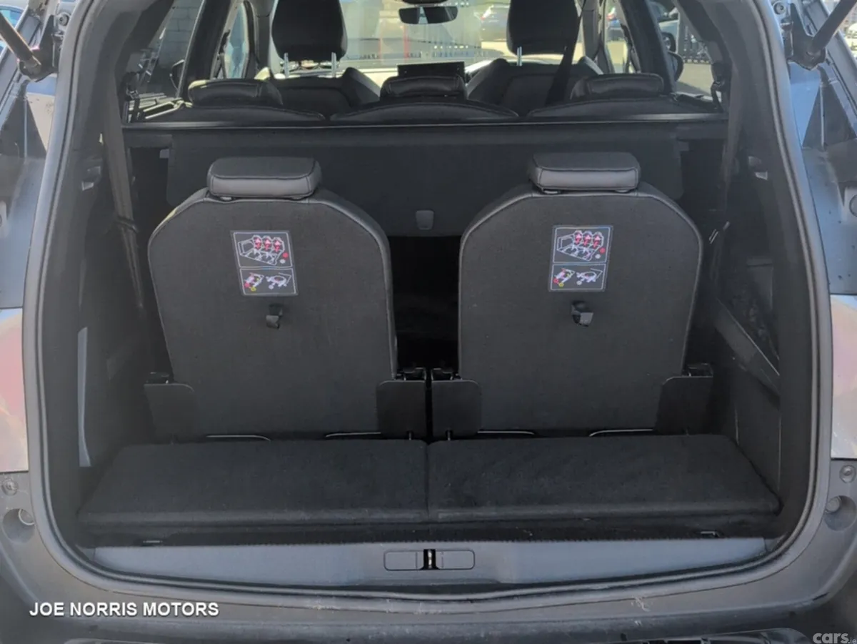 Peugeot 5008 MPV, Petrol Hybrid, 2024, Grey