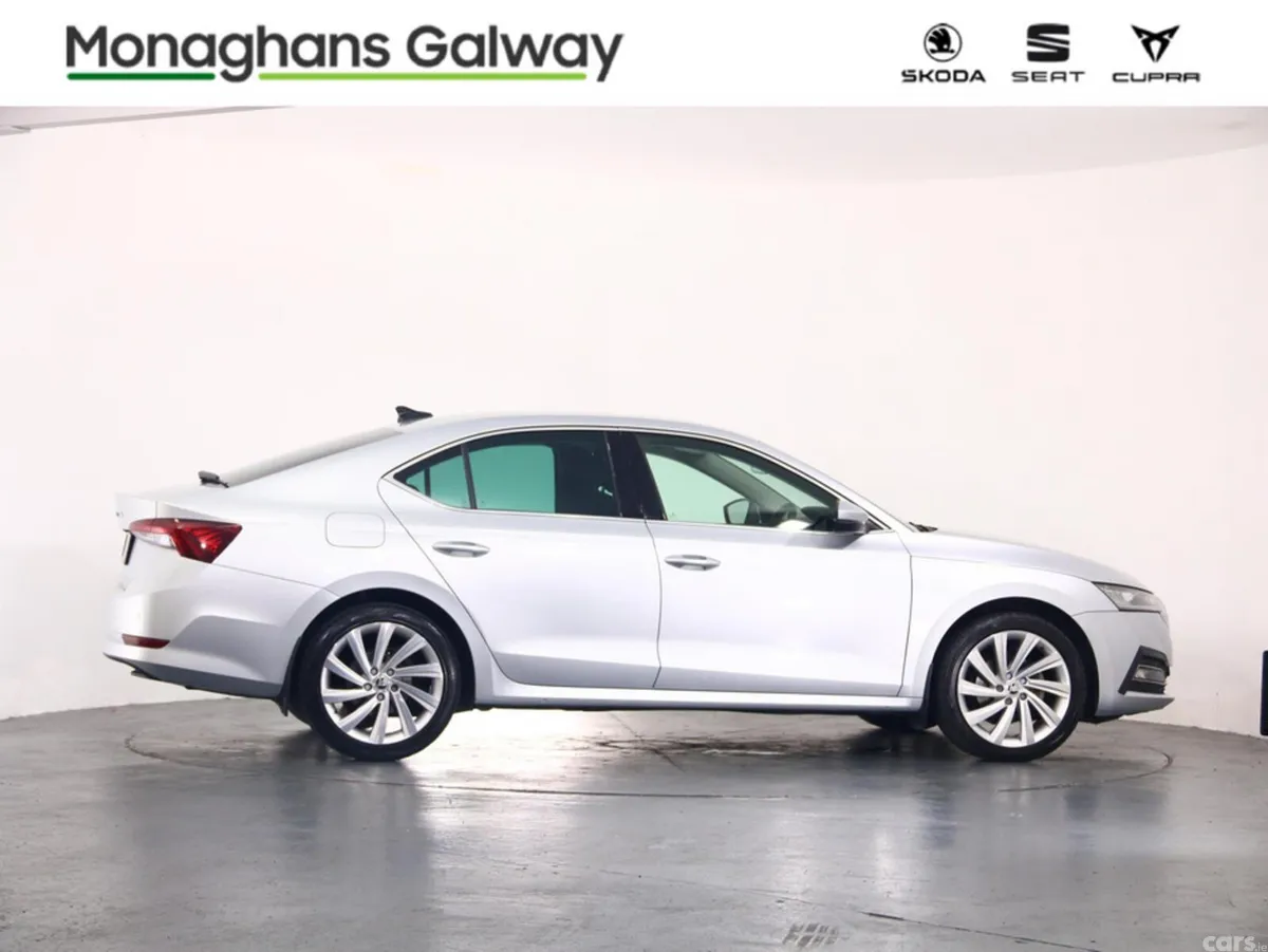 Skoda Octavia Hatchback, Diesel, 2022, Grey