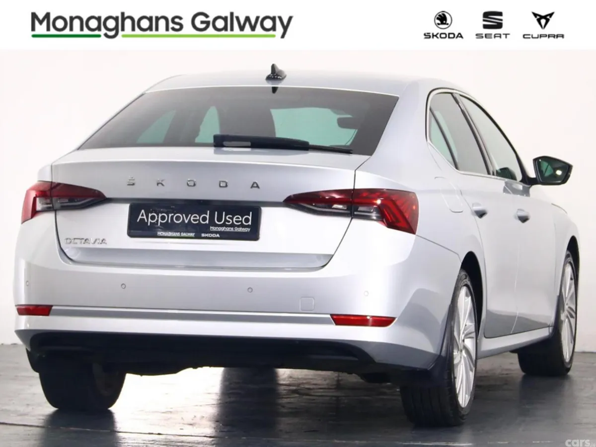 Skoda Octavia Hatchback, Diesel, 2022, Grey