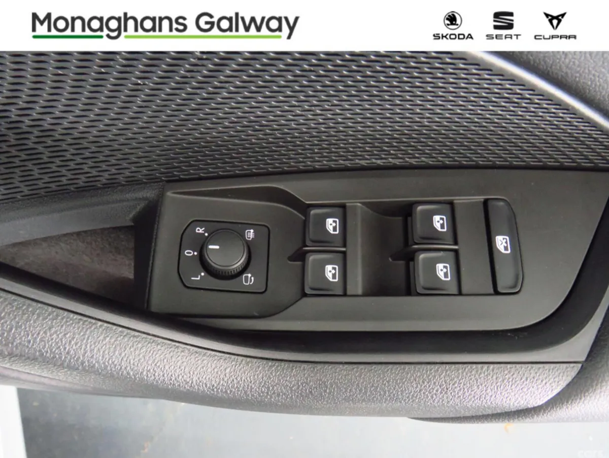 Skoda Octavia Hatchback, Diesel, 2022, Grey