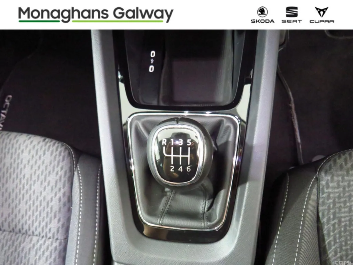 Skoda Octavia Hatchback, Diesel, 2022, Grey