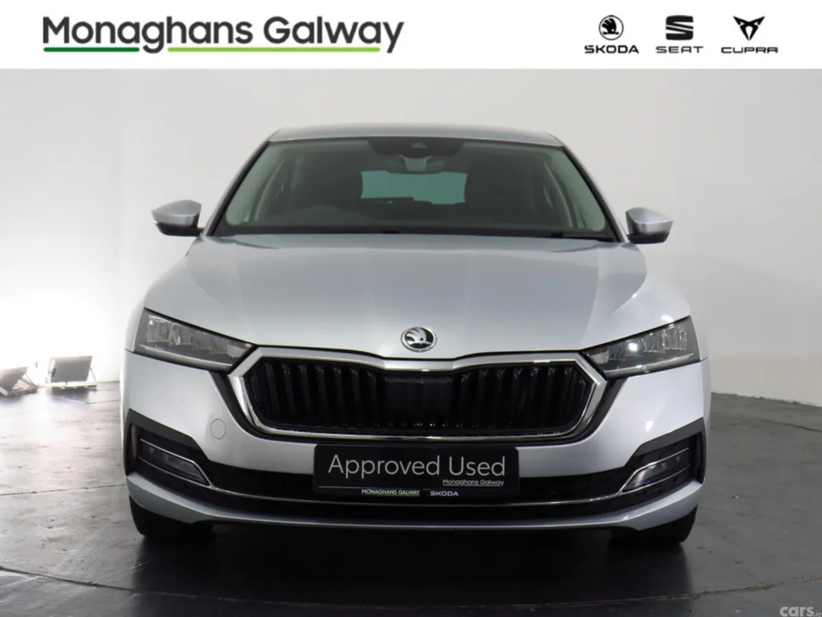 Skoda Octavia Hatchback, Diesel, 2022, Grey