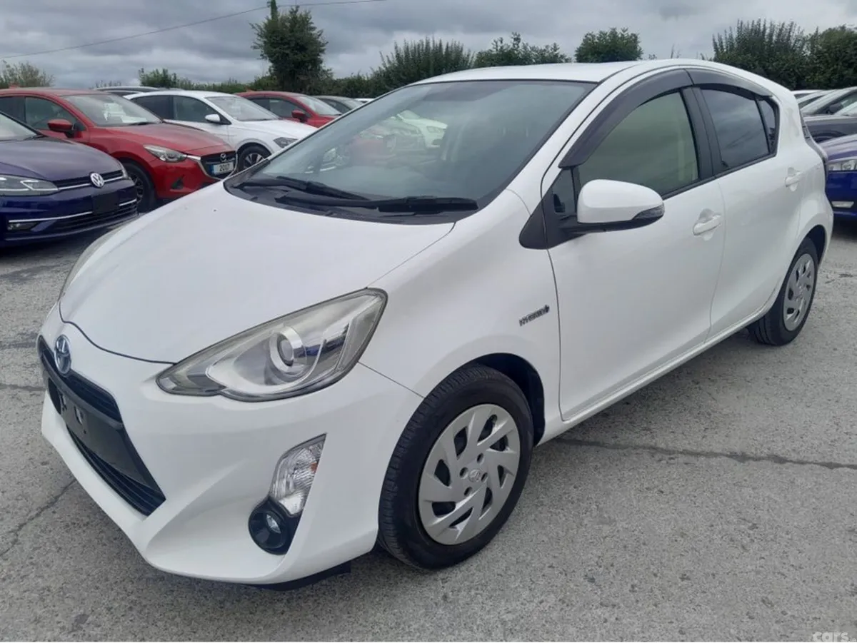 Toyota Aqua Hatchback, Petrol Hybrid, 2016, White