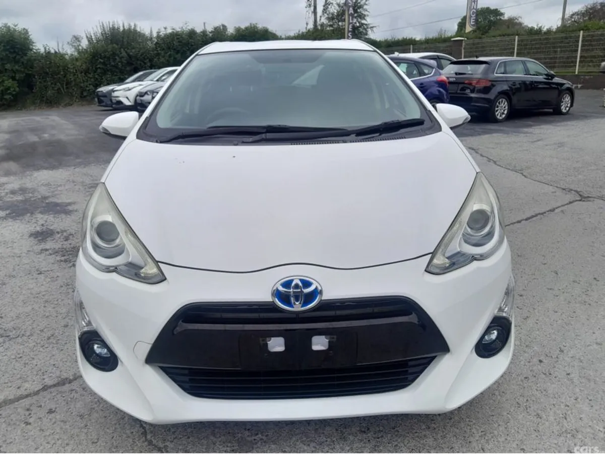 Toyota Aqua Hatchback, Petrol Hybrid, 2016, White