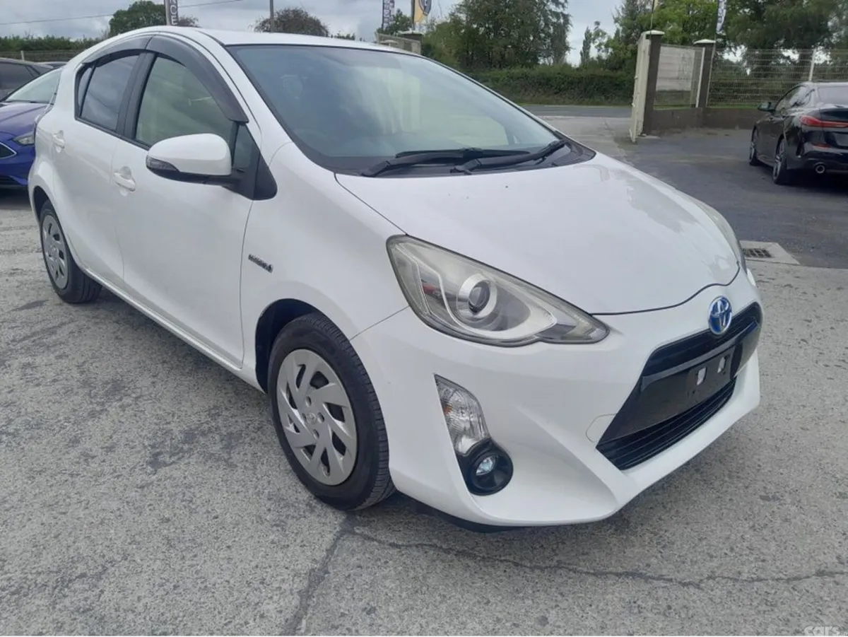 Toyota Aqua Hatchback, Petrol Hybrid, 2016, White