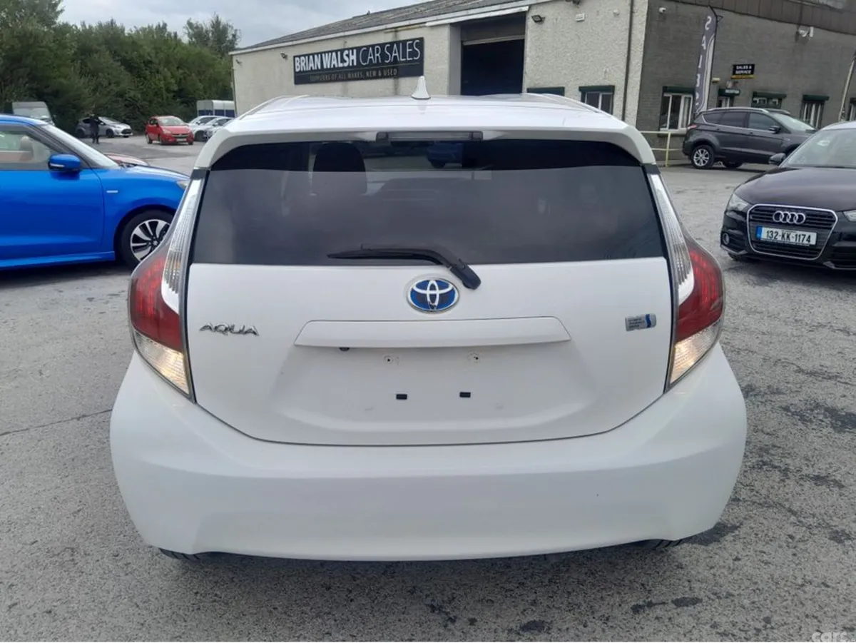 Toyota Aqua Hatchback, Petrol Hybrid, 2016, White