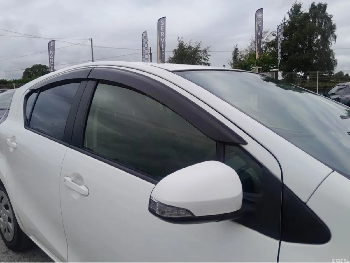 Toyota Aqua Hatchback, Petrol Hybrid, 2016, White