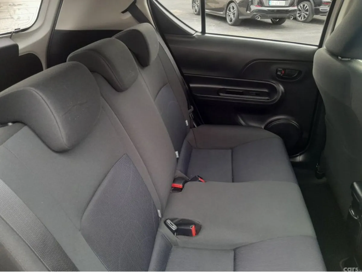 Toyota Aqua Hatchback, Petrol Hybrid, 2016, White