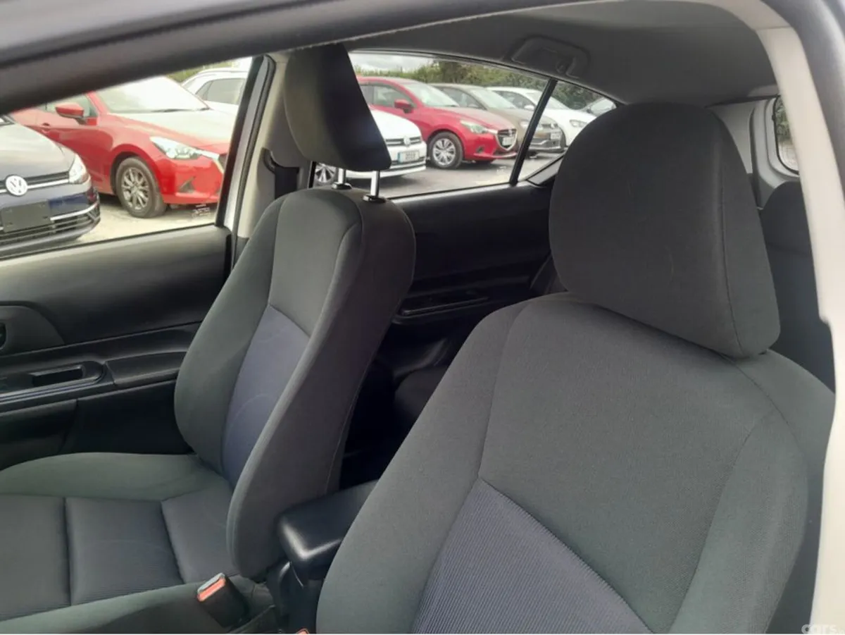 Toyota Aqua Hatchback, Petrol Hybrid, 2016, White