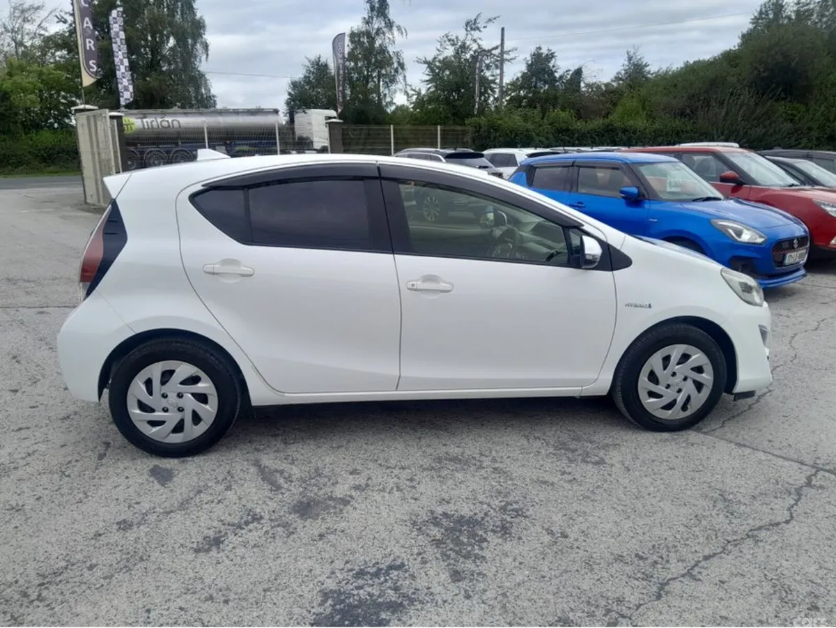 Toyota Aqua Hatchback, Petrol Hybrid, 2016, White