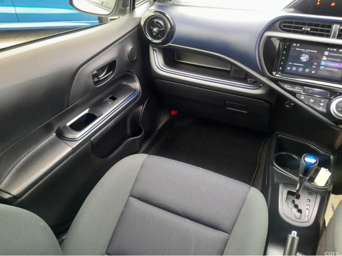 Toyota Aqua Hatchback, Petrol Hybrid, 2016, White