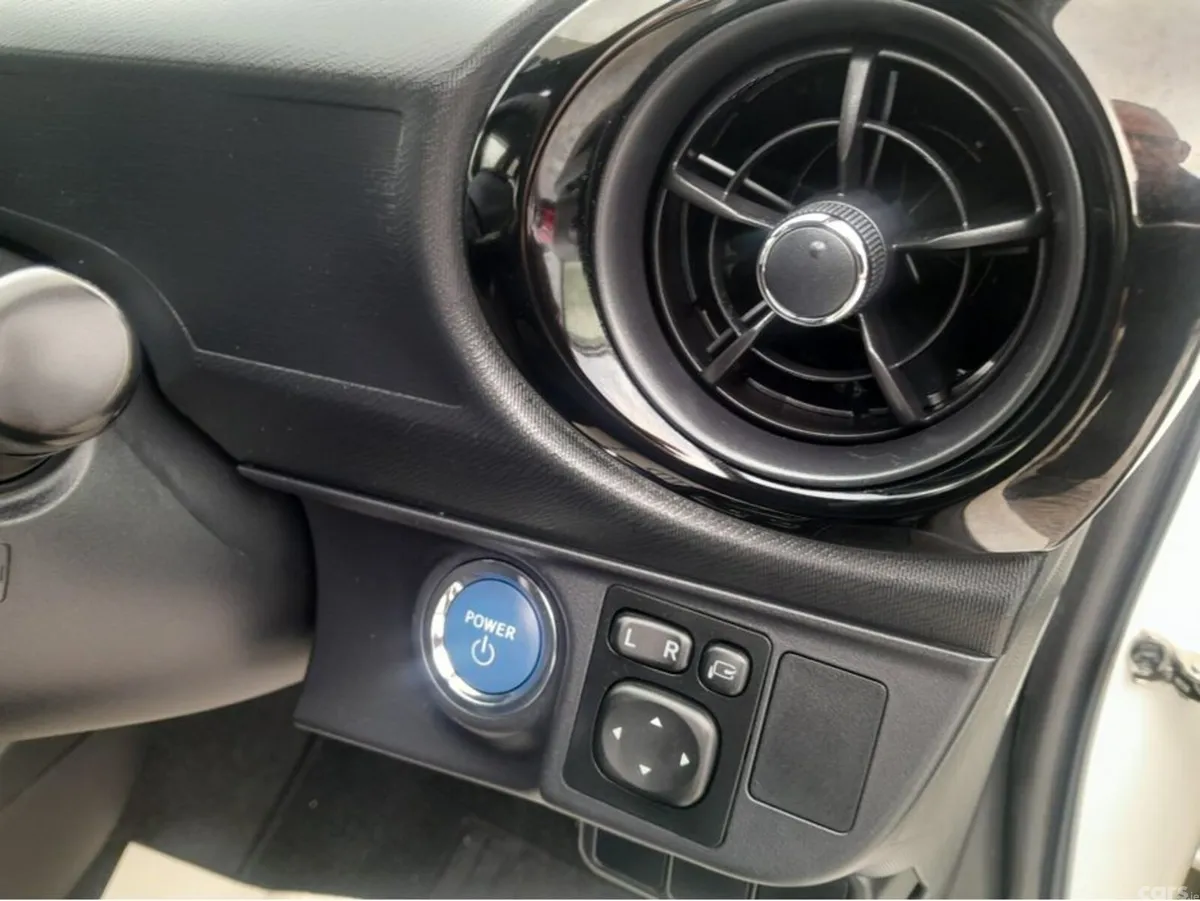 Toyota Aqua Hatchback, Petrol Hybrid, 2016, White