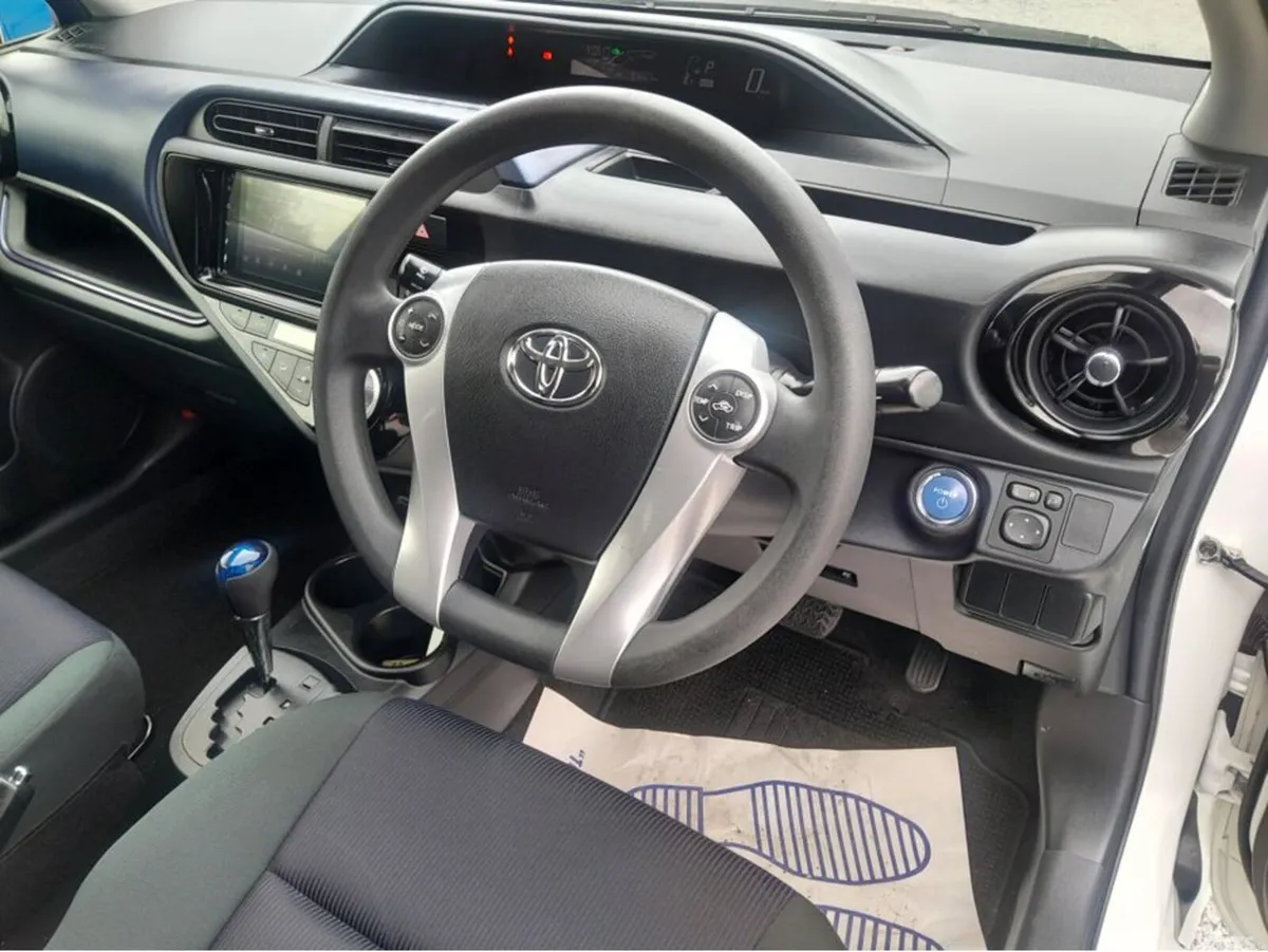 Toyota Aqua Hatchback, Petrol Hybrid, 2016, White