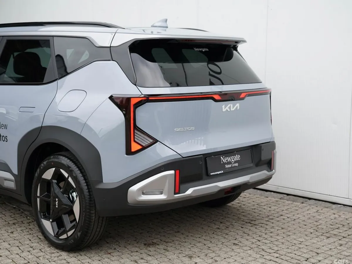 Kia Seltos SUV, Petrol, 2027, Grey