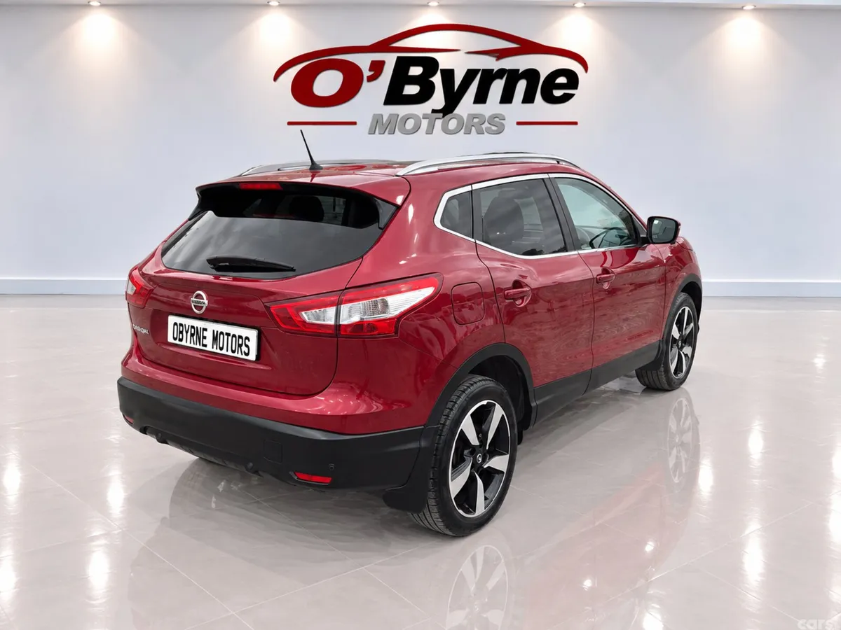Nissan Qashqai SUV, Diesel, 2017, Red