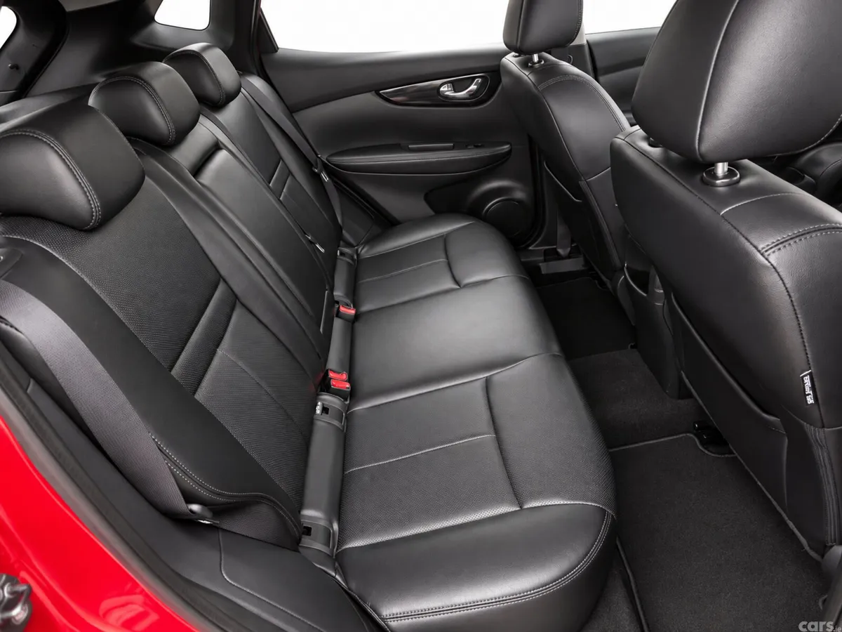 Nissan Qashqai SUV, Diesel, 2017, Red
