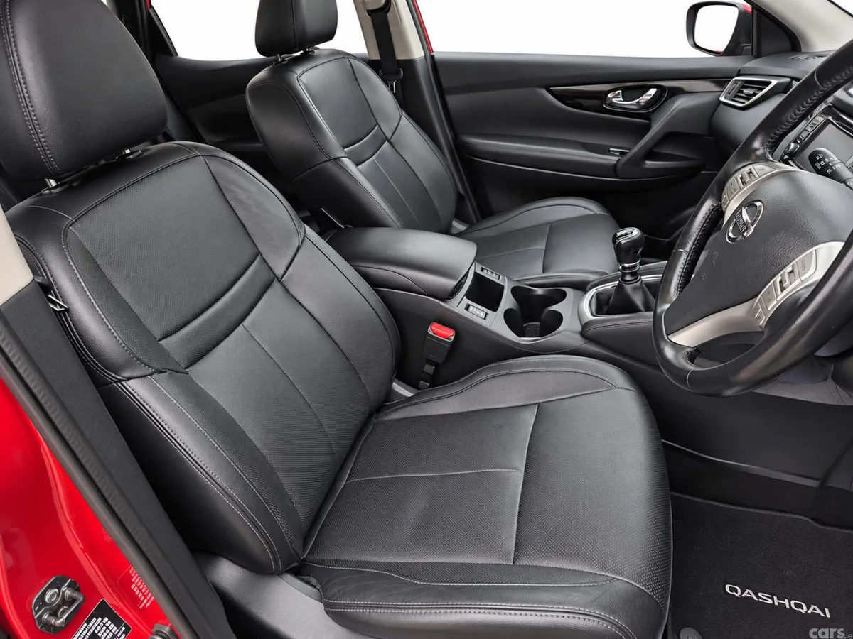 Nissan Qashqai SUV, Diesel, 2017, Red