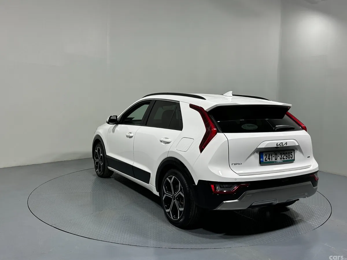 Kia Niro SUV, Petrol Hybrid, 2024, White