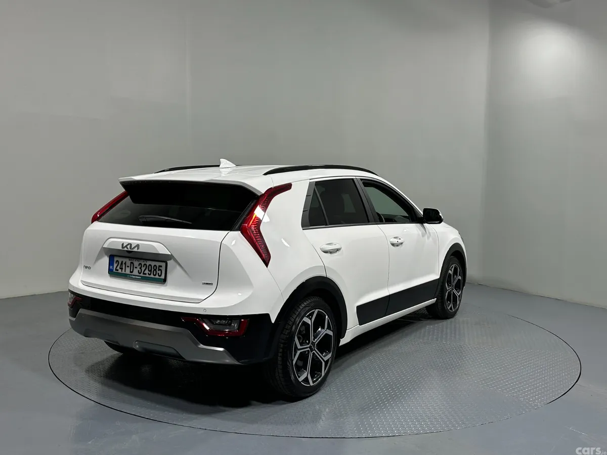 Kia Niro SUV, Petrol Hybrid, 2024, White