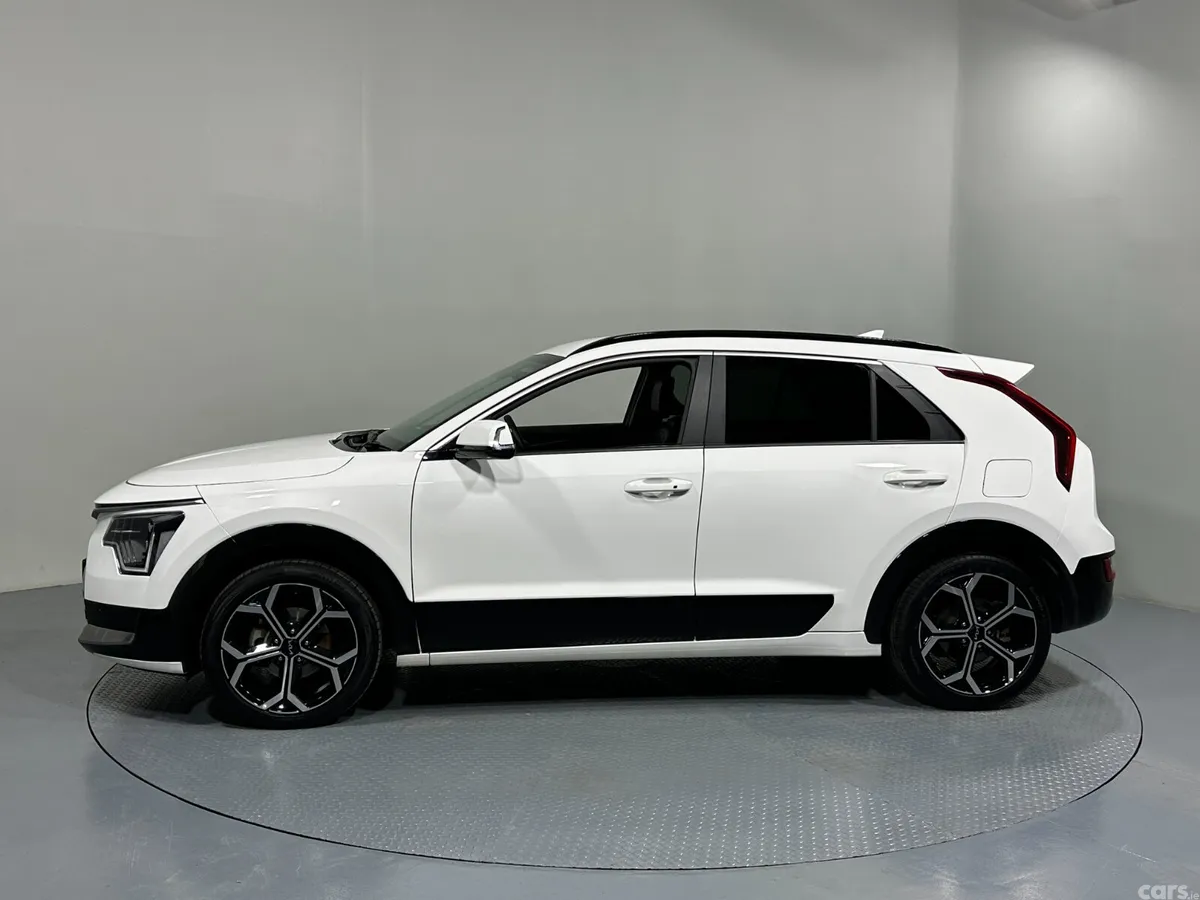 Kia Niro SUV, Petrol Hybrid, 2024, White