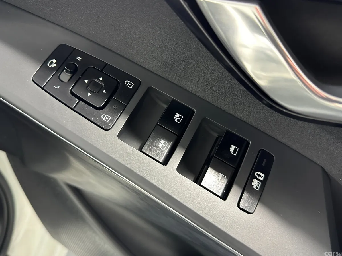 Kia Niro SUV, Petrol Hybrid, 2024, White