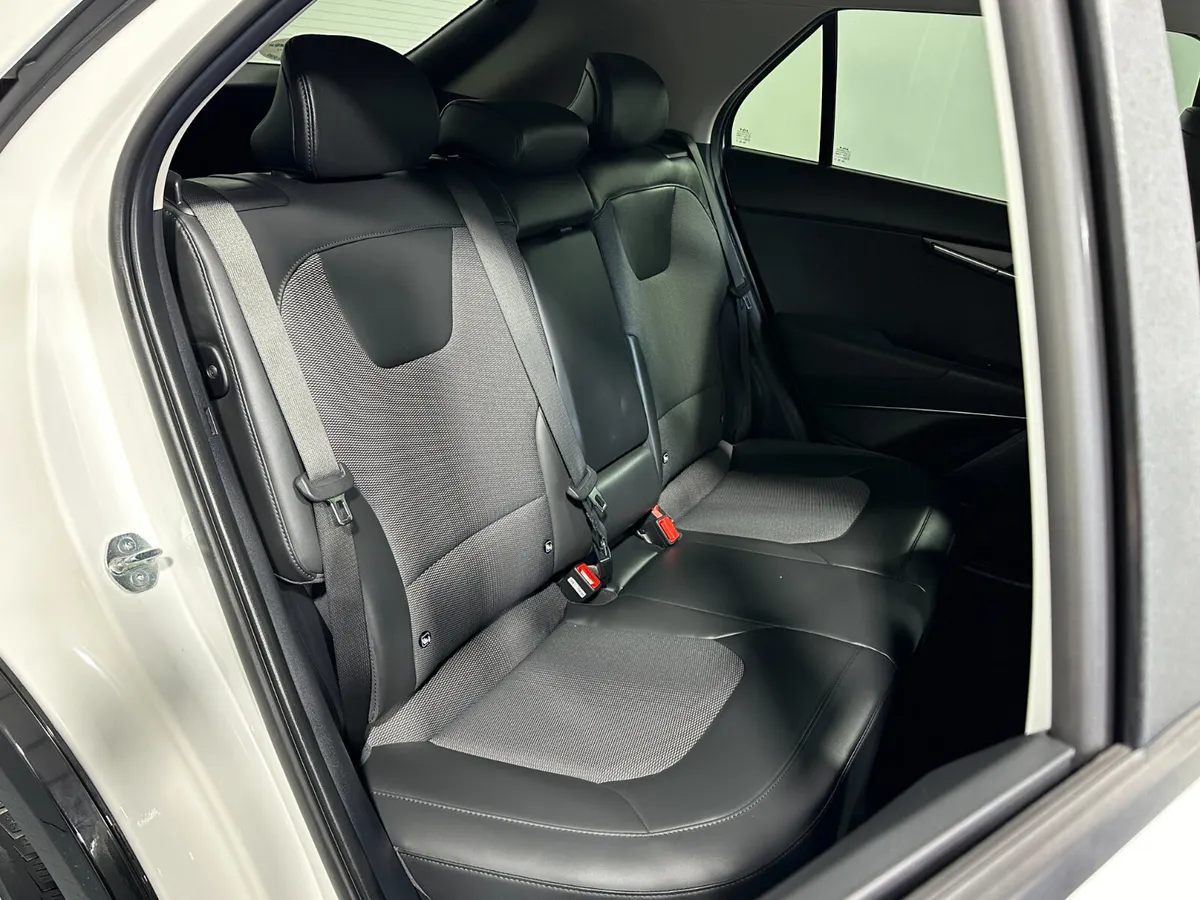 Kia Niro SUV, Petrol Hybrid, 2024, White
