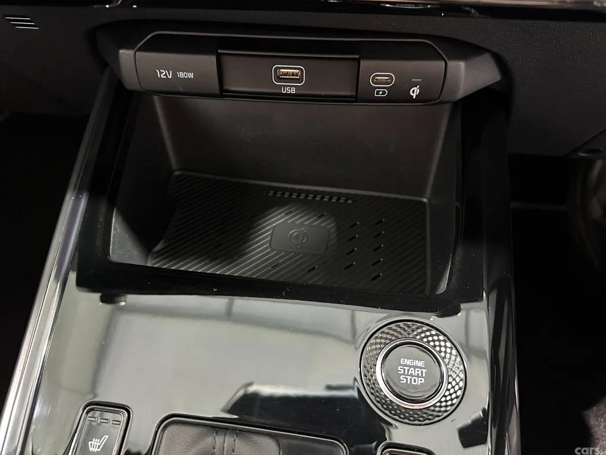 Kia Niro SUV, Petrol Hybrid, 2024, White
