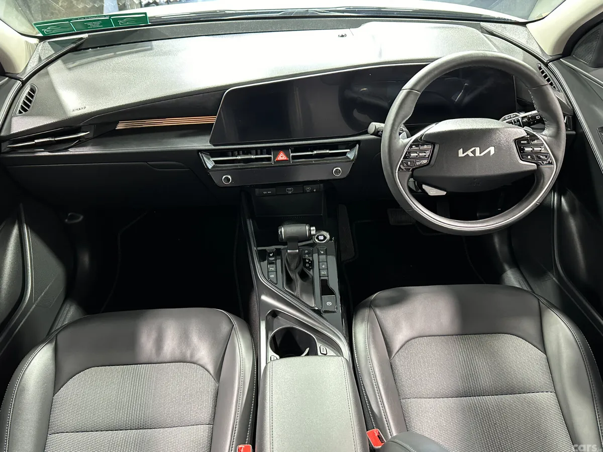 Kia Niro SUV, Petrol Hybrid, 2024, White