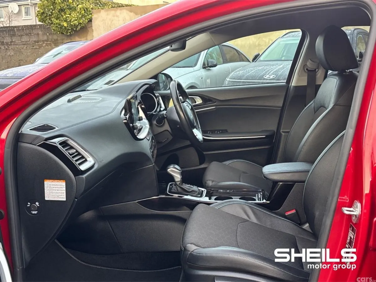 Kia XCeed Hatchback, Petrol Plug-in Hybrid, 2023, Red