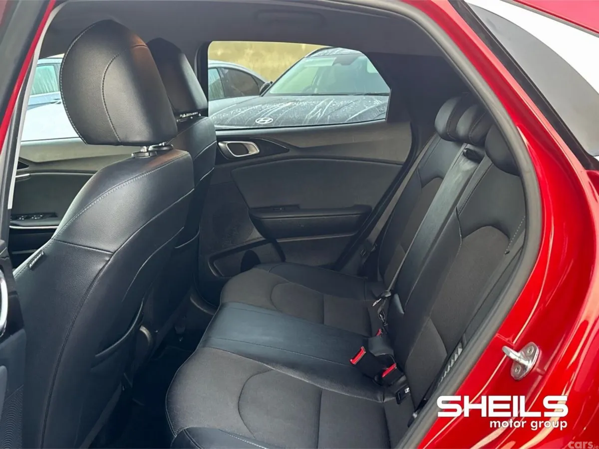 Kia XCeed Hatchback, Petrol Plug-in Hybrid, 2023, Red