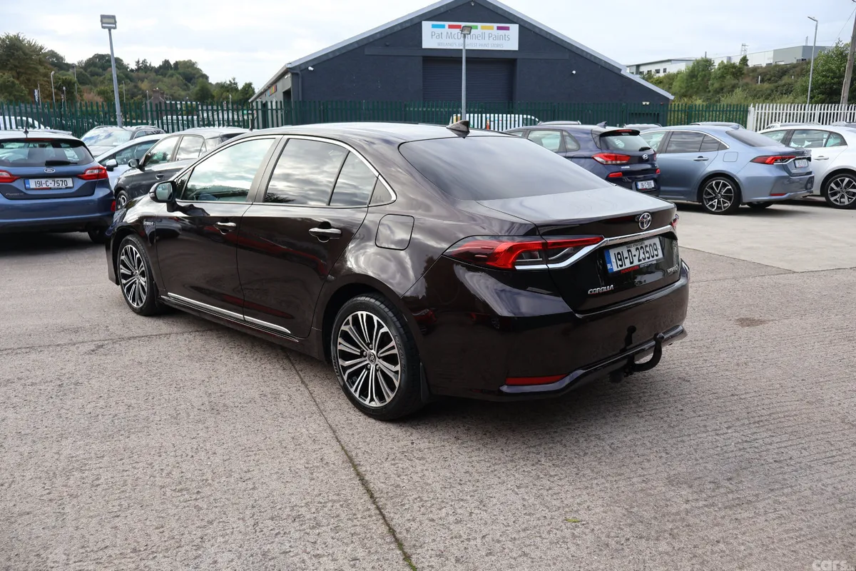 Toyota Corolla Saloon, Petrol Hybrid, 2019, Brown